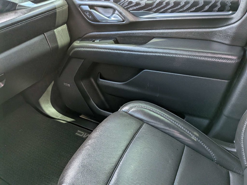 Used 2024 GMC Yukon Denali AWD/4WD image 18