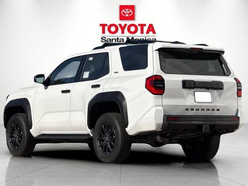 New 2026 Toyota 4Runner SR5 AWD/4WD image 5