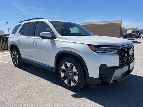 New 2026 Honda Pilot Elite image 2