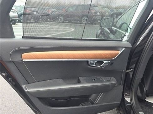 Used 2018 Volvo S90 T8 Inscription image 11