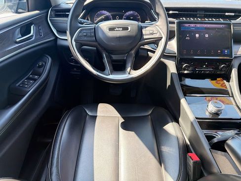 Used 2023 Jeep Grand Cherokee L Limited w/ Black Appearance Package image 17