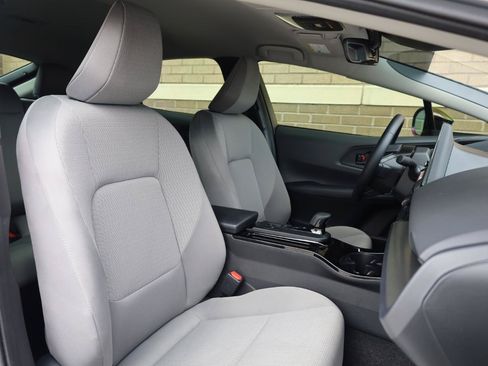Used 2024 Toyota Prius LE FWD image 27