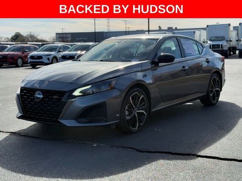 Used 2023 Nissan Altima 2.5 SR image 3