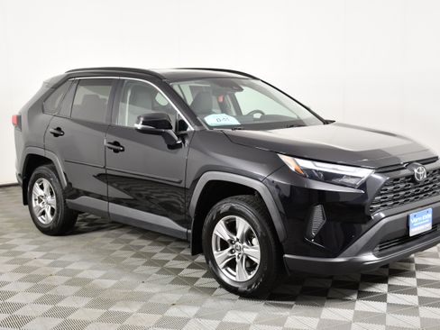 Used 2022 Toyota RAV4 XLE w/ Convenience Package AWD/4WD image 4