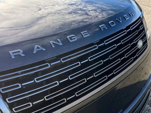 Used 2025 Land Rover Range Rover SE image 19