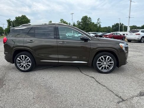 Used 2023 GMC Terrain Denali w/ Denali Premium Package AWD/4WD image 4