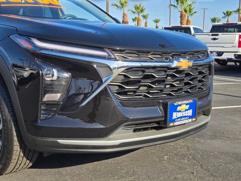 Used 2025 Chevrolet Trax LT FWD image 8