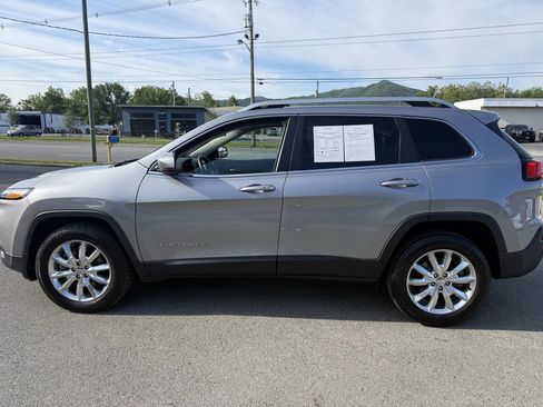 Used 2015 Jeep Cherokee Limited AWD/4WD image 9