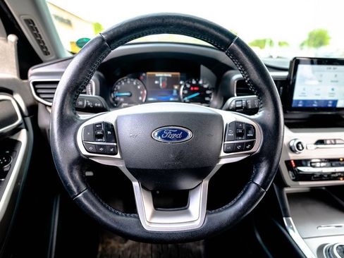 Used 2022 Ford Explorer XLT w/ Equipment Group 202A AWD/4WD image 13
