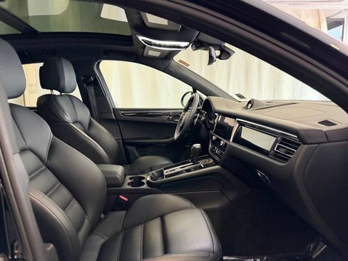 Used 2025 Porsche Macan Turbo AWD/4WD image 16
