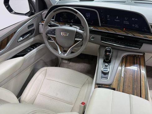 Used 2022 Cadillac Escalade ESV Premium Luxury Platinum AWD/4WD image 10