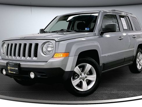 Used 2017 Jeep Patriot Sport w/ Power Value Group FWD image 3