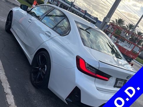 Used 2023 BMW 330i Sedan w/ M Sport Package image 9