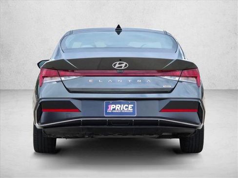 Used 2025 Hyundai Elantra Limited FWD image 6