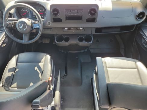 Used 2025 Mercedes-Benz Sprinter 2500 image 16