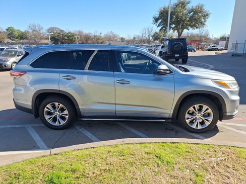 Used 2015 Toyota Highlander XLE image 7