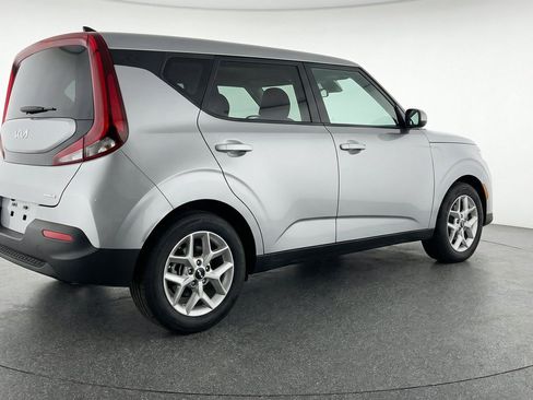 Used 2025 Kia Soul LX w/ LX Technology Package FWD image 9