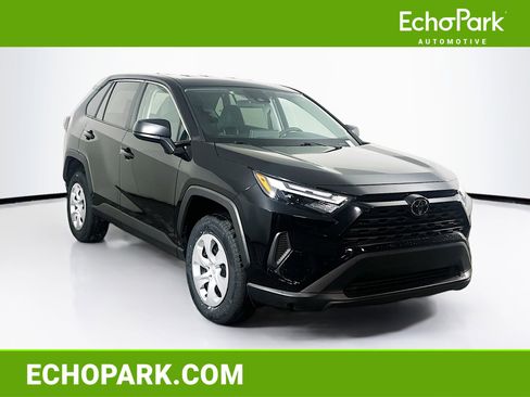 Used 2025 Toyota RAV4 LE AWD/4WD image 1