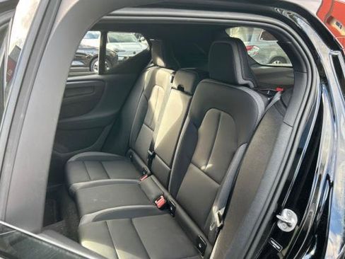 Used 2023 Volvo XC40 Recharge Core image 9