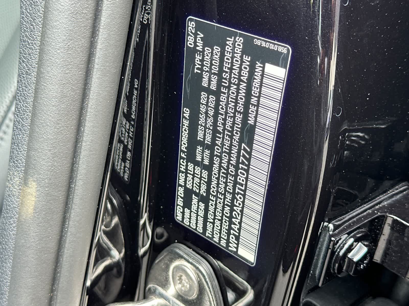 Certified 2026 Porsche Macan AWD/4WD image 33