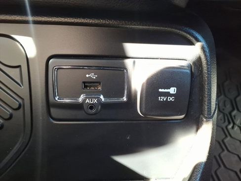 Used 2016 Jeep Renegade Latitude image 15