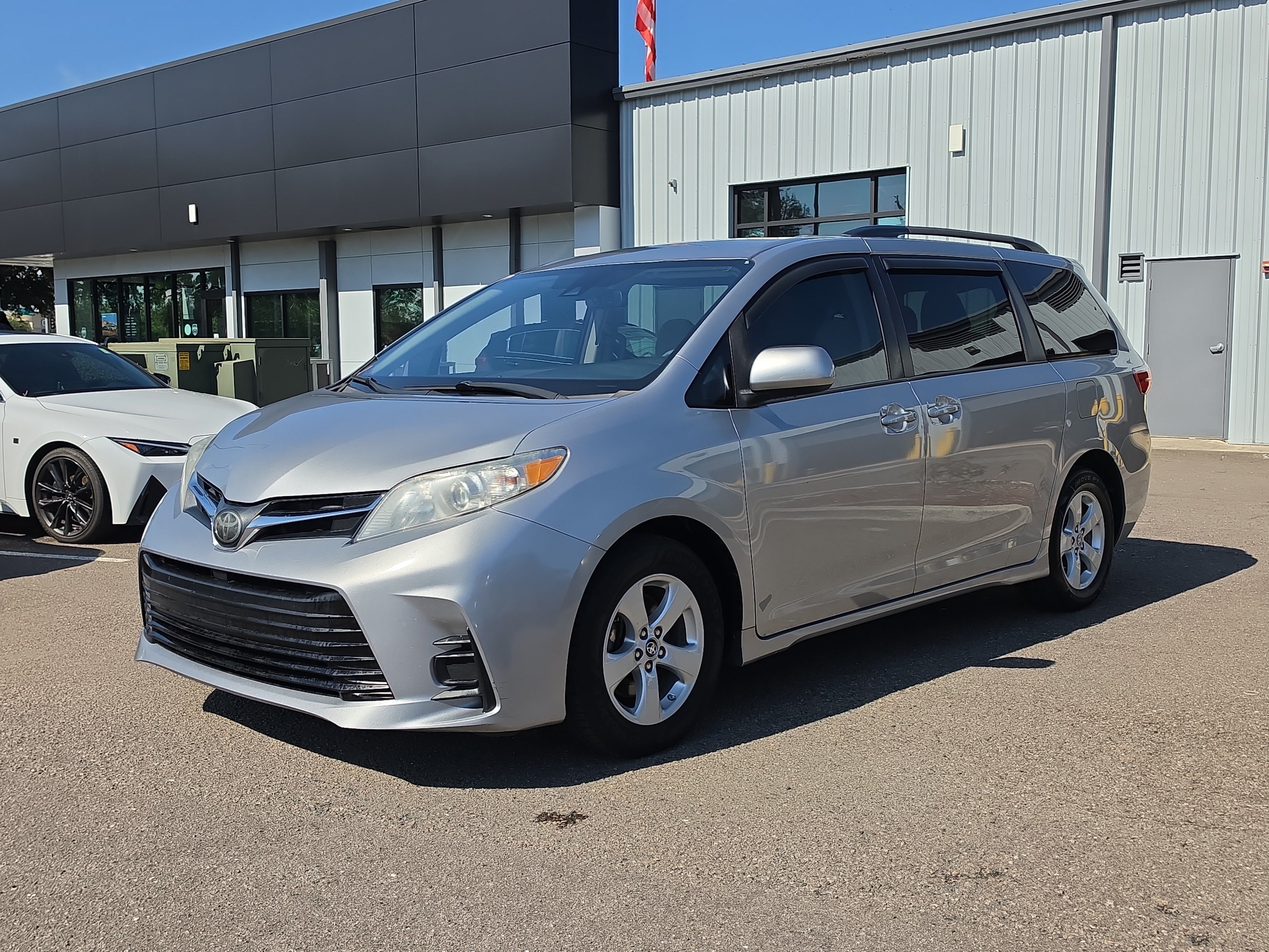 Used 2018 Toyota Sienna LE FWD image 4