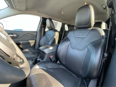 Used 2023 Jeep Cherokee Altitude Lux image 21