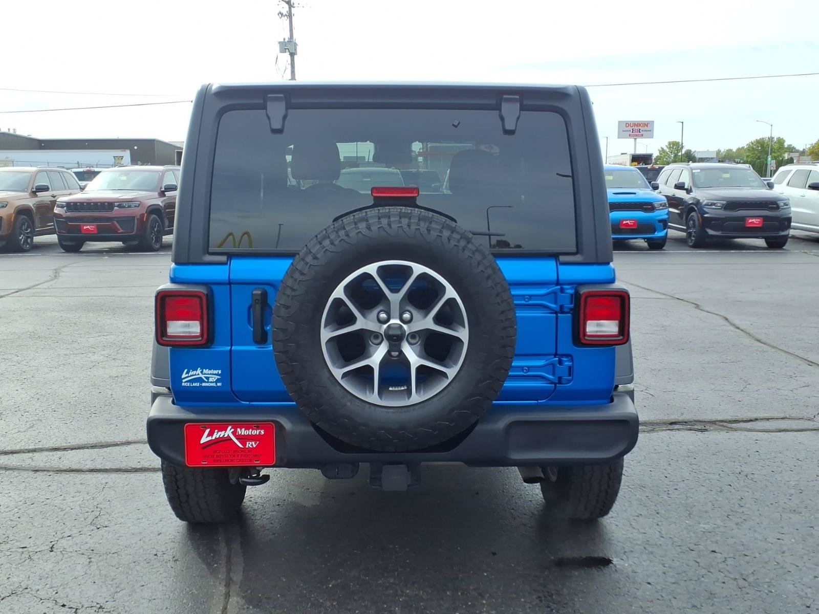 Used 2025 Jeep Wrangler Sport AWD/4WD image 5