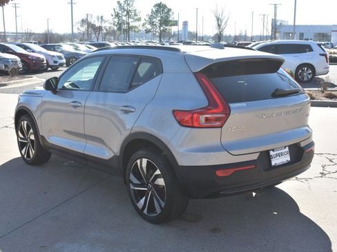 Used 2025 Volvo XC40 B5 Plus image 9