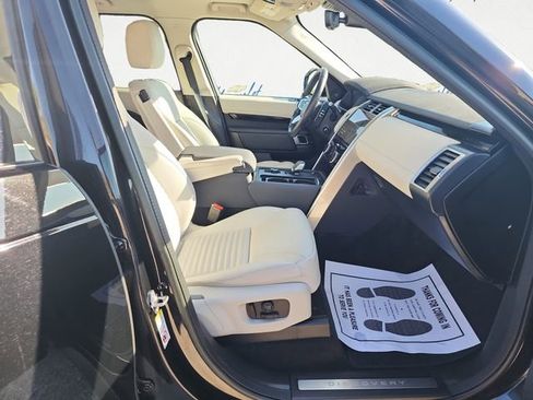 Used 2023 Land Rover Discovery S image 13