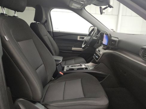 Used 2023 Ford Explorer XLT AWD/4WD image 21