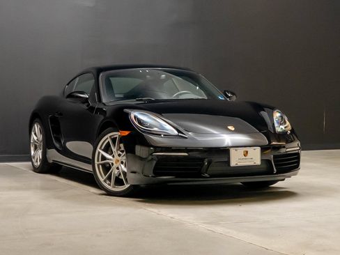 Certified 2018 Porsche 718 Cayman RWD image 9