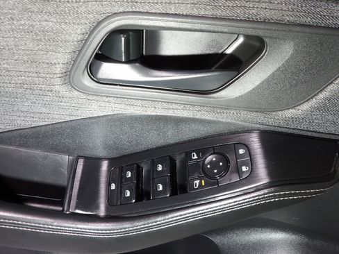 Used 2021 Nissan Rogue S image 9