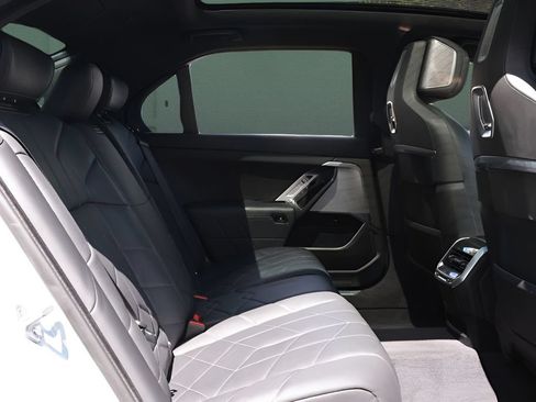Used 2023 BMW i7 xDrive60 AWD/4WD image 18
