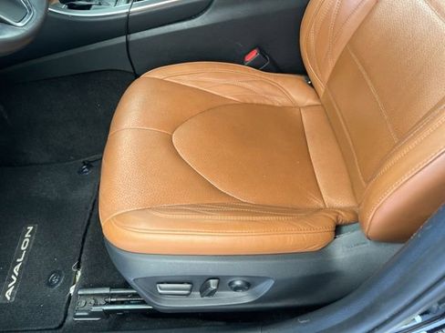 Used 2019 Toyota Avalon Limited FWD image 17