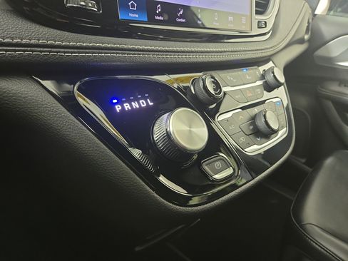 Certified 2024 Chrysler Pacifica Limited w/ Uconnect Theater Family Group image 25