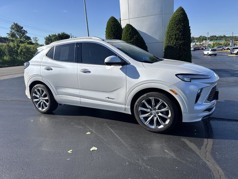 Used 2024 Buick Encore GX Avenir w/ Avenir Technology Package FWD image 1