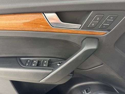 Used 2023 Audi Q5 2.0T Premium w/ Convenience Package image 10