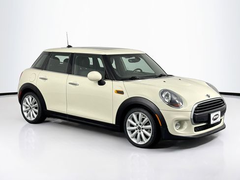 Used 2019 MINI Cooper 4-Door Hardtop image 2