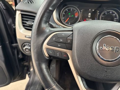 Used 2016 Jeep Cherokee Latitude w/ Cold Weather Group image 34