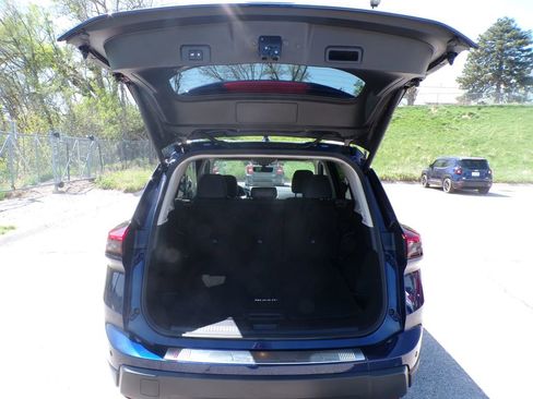 Used 2024 Nissan Rogue SV w/ SV Premium Package AWD/4WD image 9