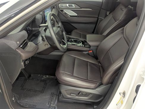 Used 2025 Ford Explorer Platinum image 23