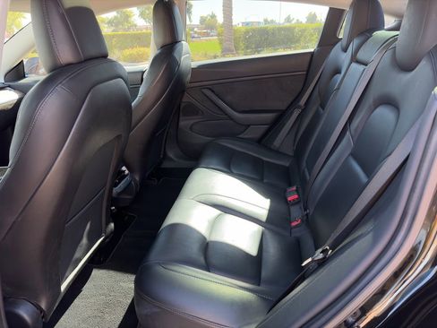 Used 2018 Tesla Model 3 Mid Range image 22