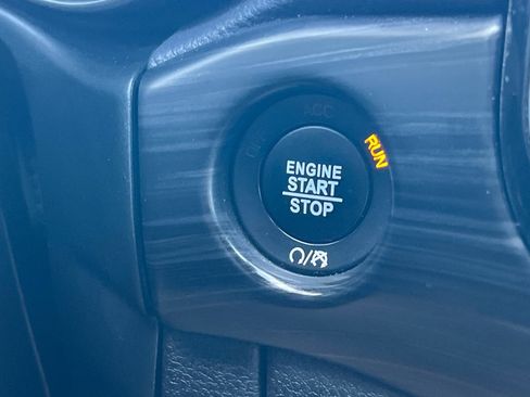 Used 2021 Jeep Grand Cherokee Laredo X image 23