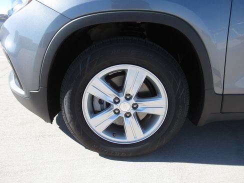 Used 2020 Chevrolet Trax LT w/ Driver Confidence Package image 4