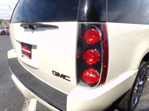 Used 2013 GMC Yukon XL Denali AWD/4WD image 31