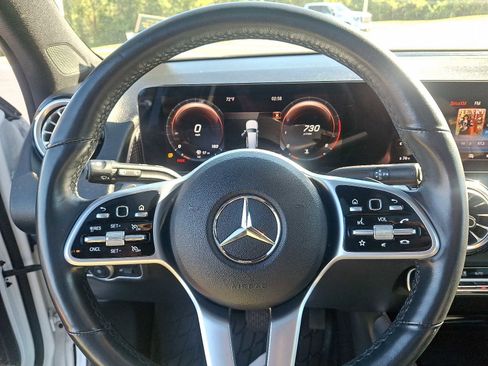 Used 2022 Mercedes-Benz GLB 250 4MATIC image 19