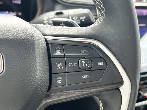 Used 2025 Jeep Grand Cherokee Limited AWD/4WD image 23