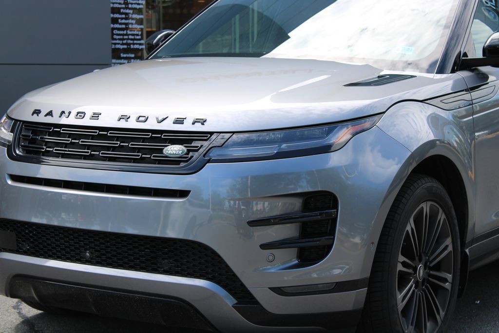 Certified 2026 Land Rover Range Rover Evoque Dynamic SE AWD/4WD image 2