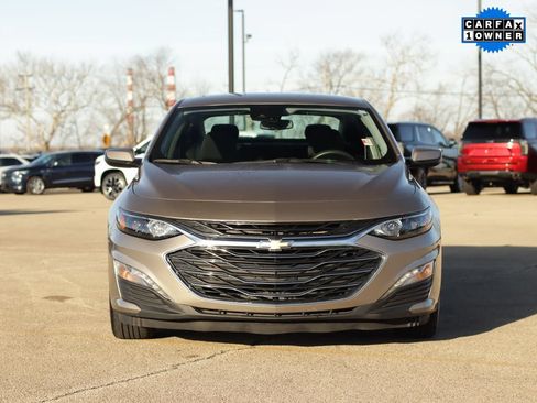 Used 2025 Chevrolet Malibu LT FWD image 2